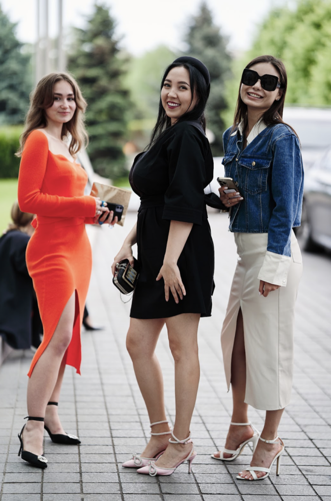 Погружение в fashion-индустрию: гости первого дня Visa Fashion Week