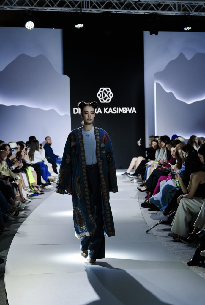 Обращение к своим корням и поиски вдохновения в искусстве: второй день Visa Fashion Week Almaty