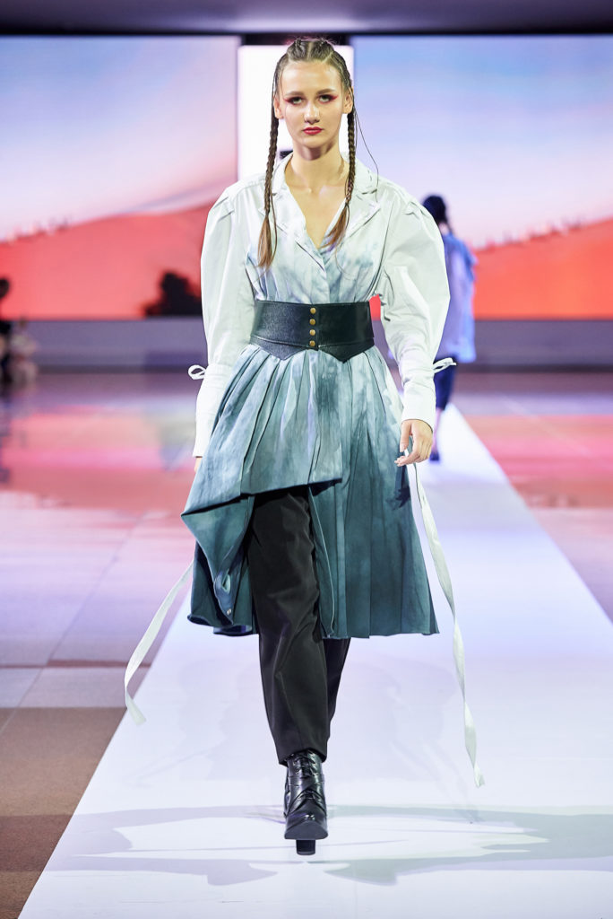 Рога, фуксия (не опять, а снова) и акцент на национальные мотивы в коллекциях Kazakhstan Fashion Week