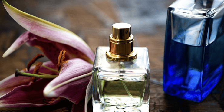 Коктейль из ароматов: как правильно смешивать парфюмы?