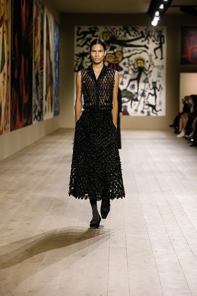 Смотрим показ Dior Haute Couture Autumn-Winter 2022-23 на нашем сайте