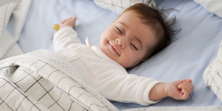 Почему младенцам не нужны одеяла и подушки: секреты здорового и безопасного сна