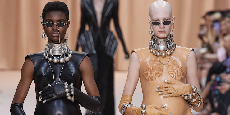 Неделя Высокой моды в Париже: Ким Кардашьян на подиуме Balenciaga и «беременные» корсеты Jean Paul Gaultier