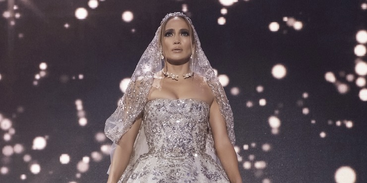 На своей свадьбе Дженнифер Лопес надела сразу два платья. Вот похожие варианты до 100 000 тенге