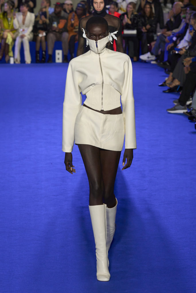 Неделя моды в Париже: ода термоядерной энергетике у Chloé и прославление electric blue у Off-White