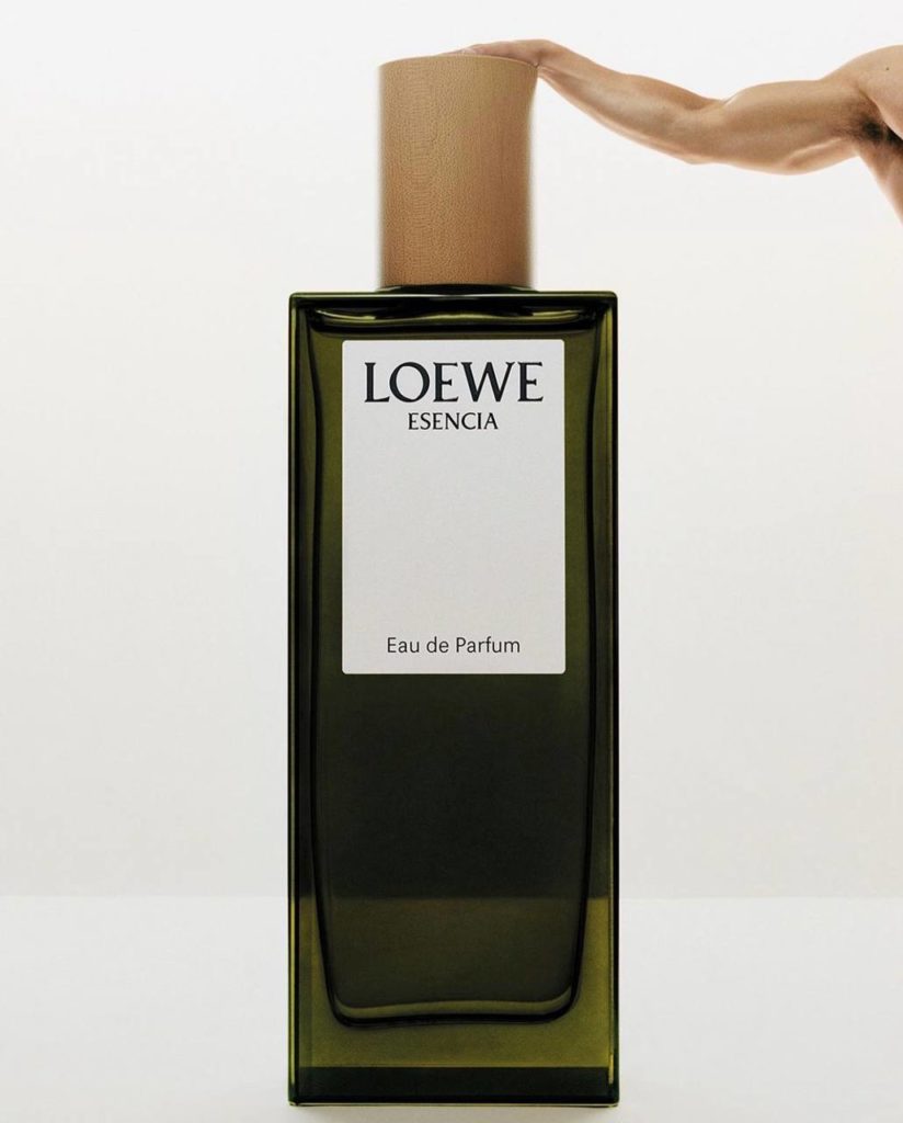 Loewe представили "обнаженную" кампанию Perfumes Botanical Rainbow