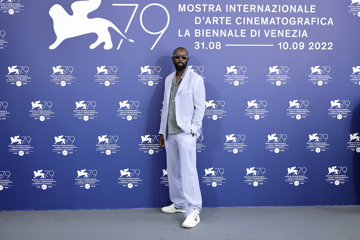 Венецианский кинофестиваль 2022: total black, теннисный стиль Miu Miu и другие звездные образы