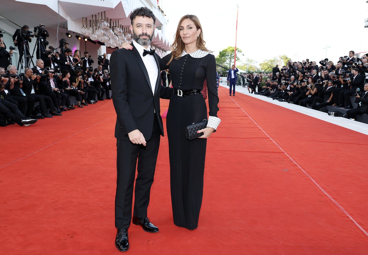 Венецианский кинофестиваль 2022: total red, "голые" платья и другие звездные наряды первого дня