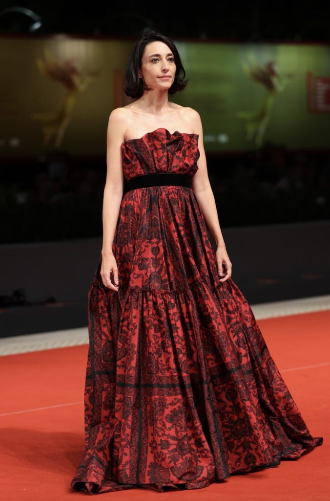 Венецианский кинофестиваль 2022: "голые" платья и другие звездные образы девятого дня