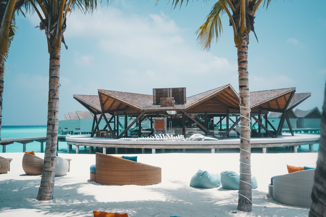 На седьмом небе от счастья вместе с Mövenpick Resort Kuredhivaru Maldives