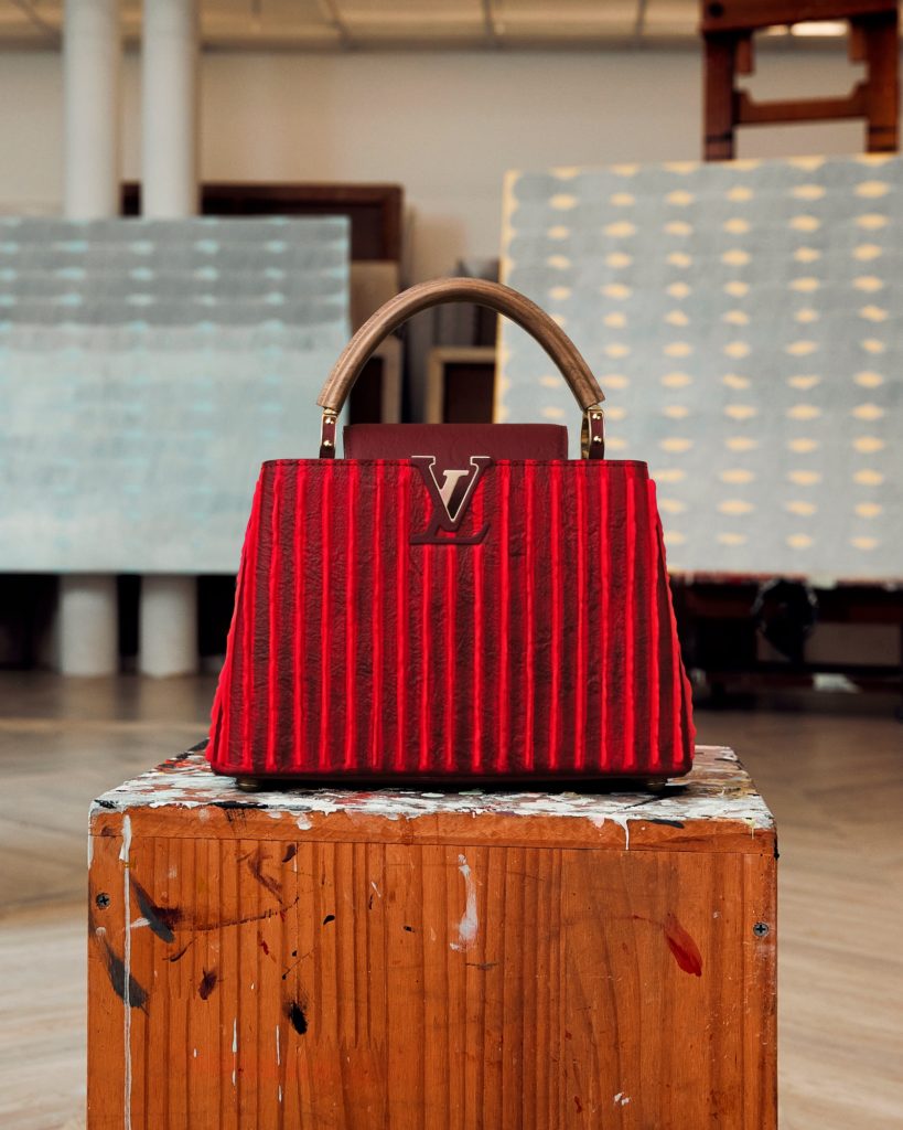 Взгляните на новые сумки из коллекции Louis Vuitton Artycapucines. Их дизайн создали современные художники