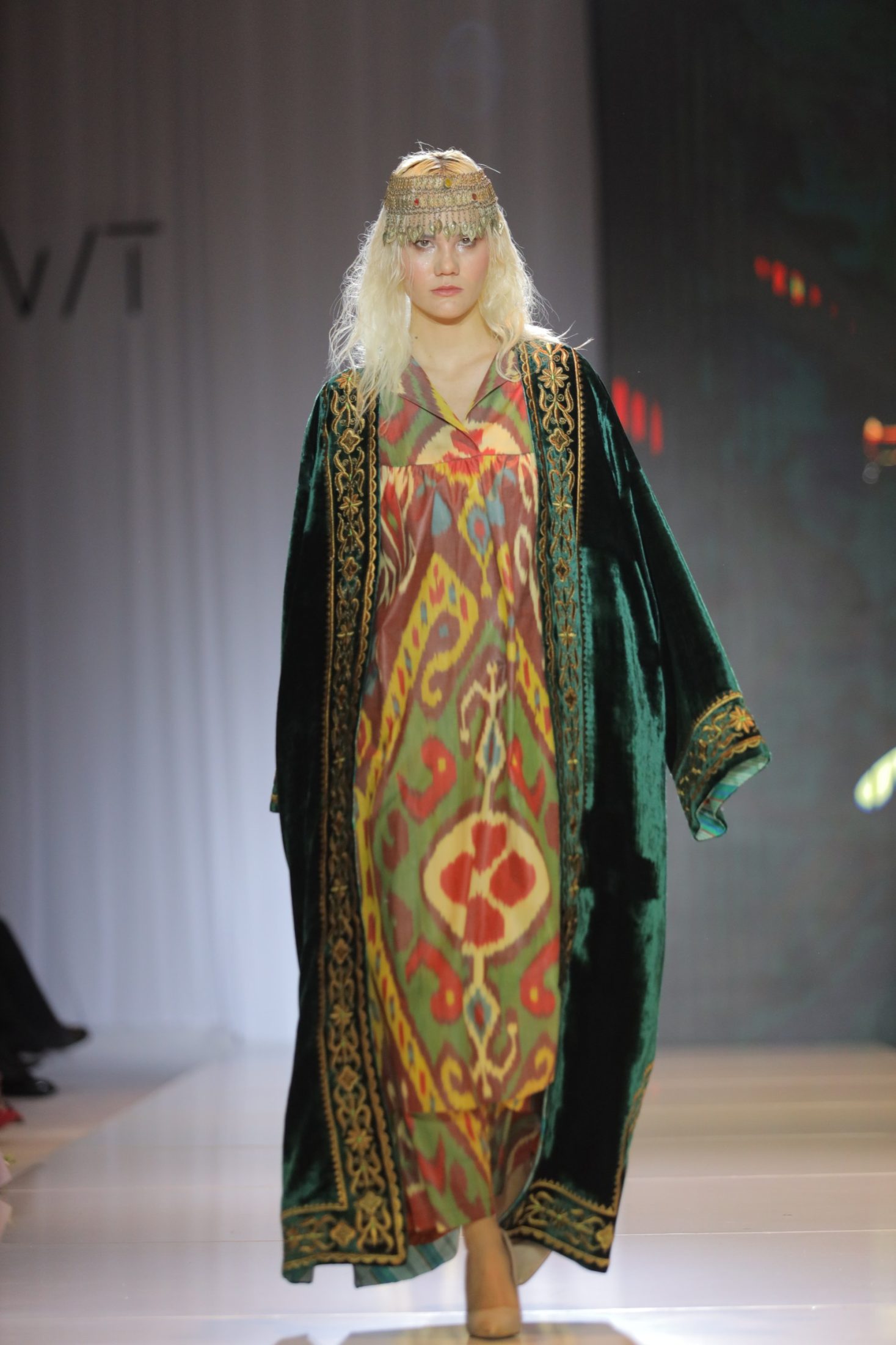 Жидкий металл, традиционные силуэты и гранж: первый день Visa Fashion Week Tashkent