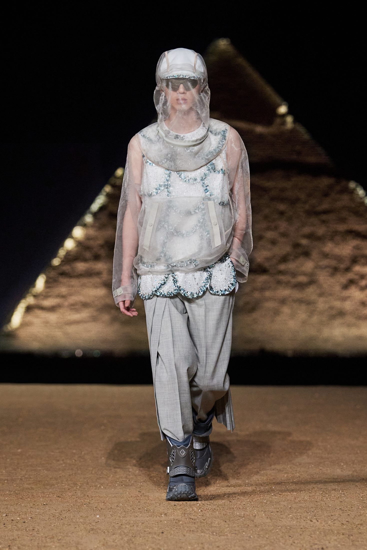 Путешествие по пустынной галактике в коллекции Dior Men Fall 2023