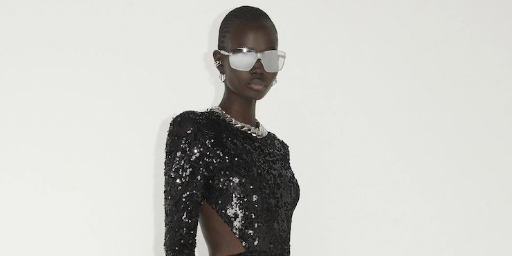Коллекция Givenchy Pre-Fall 2023 — это что-то среднее между французским шиком, блестящими (в прямом смысле) нулевыми и минимализмом