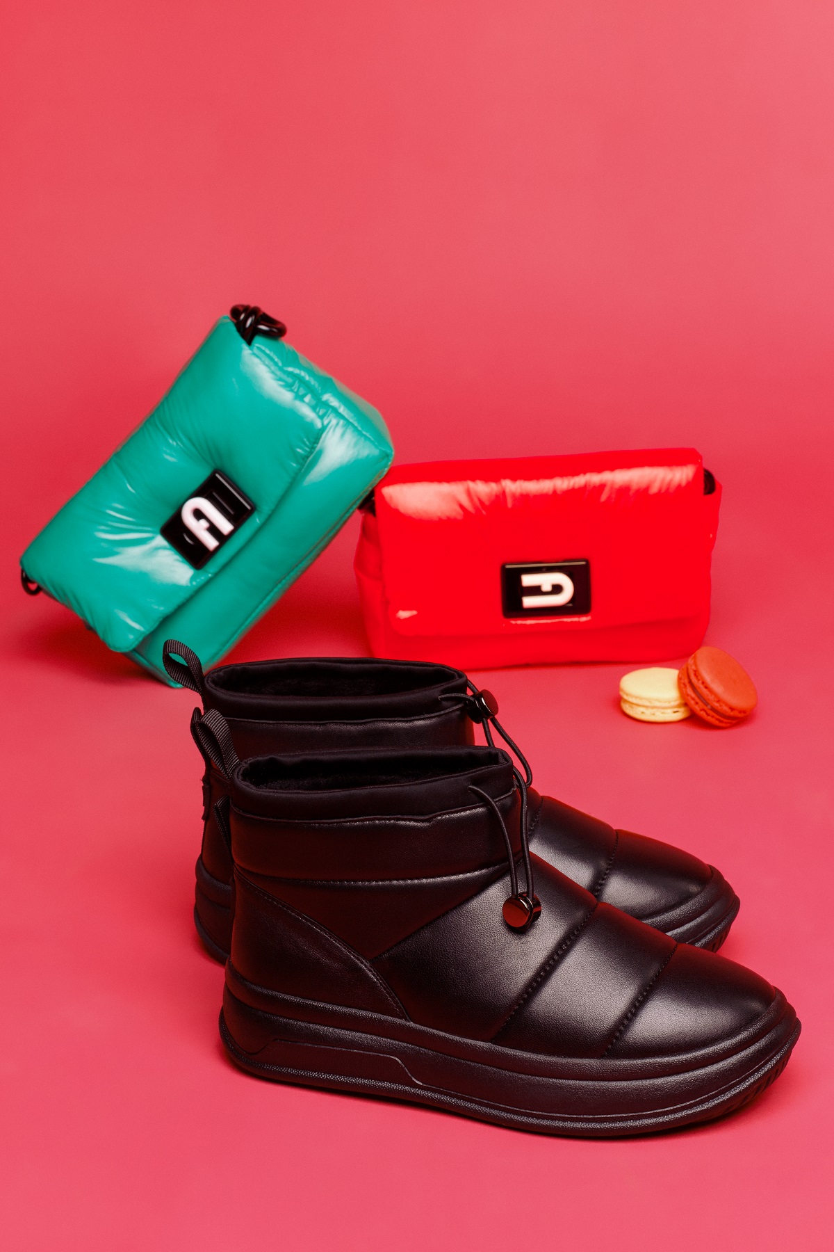 <strong>Стильная обувь, кожаные сумки и брендовые аксессуары: выбираем новогодний подарок для себя и родных в мультибрендовом магазине WALKER</strong>