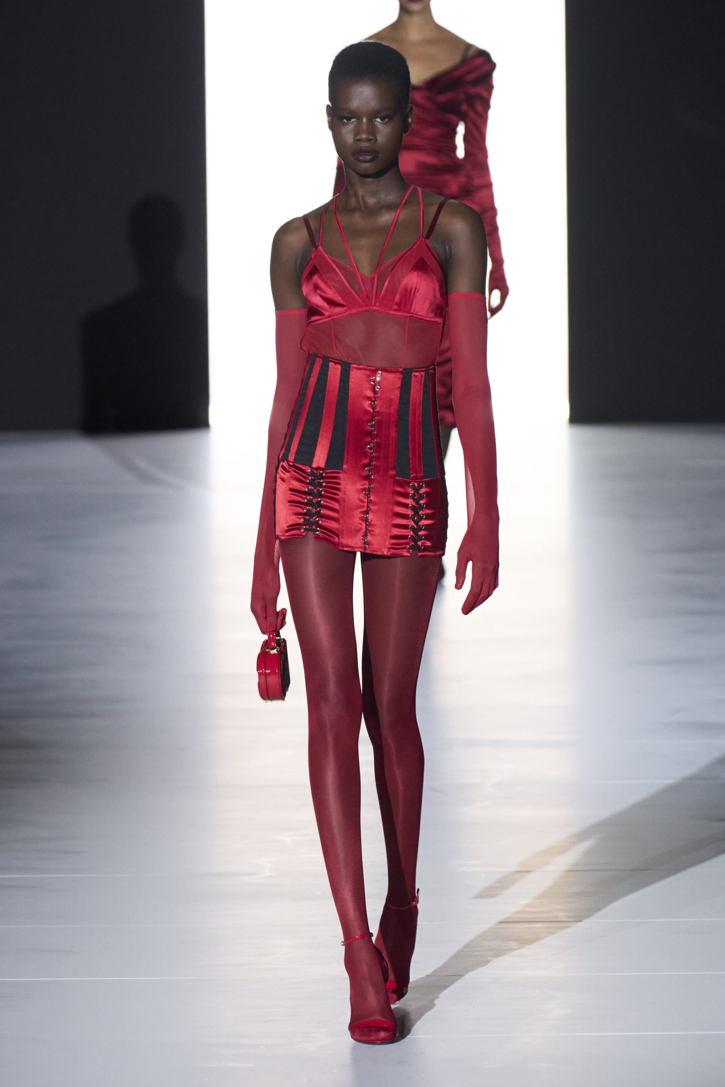 Код красный: теперь вы знаете главный оттенок коллекций четвертого дня Недели моды в Милане