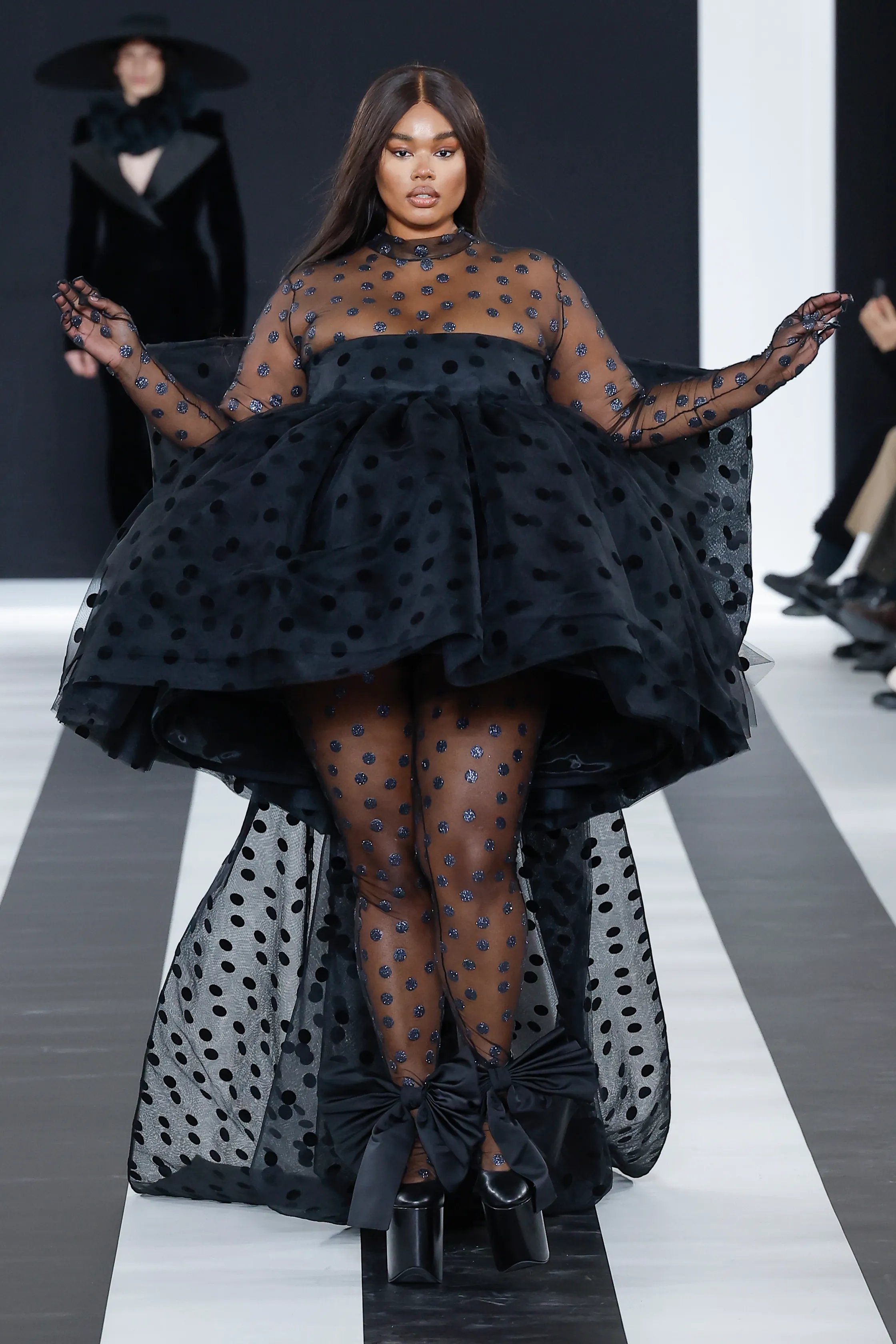 Платья-обманки, дебют Харриса Рида в <strong>Nina Ricci</strong> и роботы. Ключевые события пятого дня Недели моды в Париже