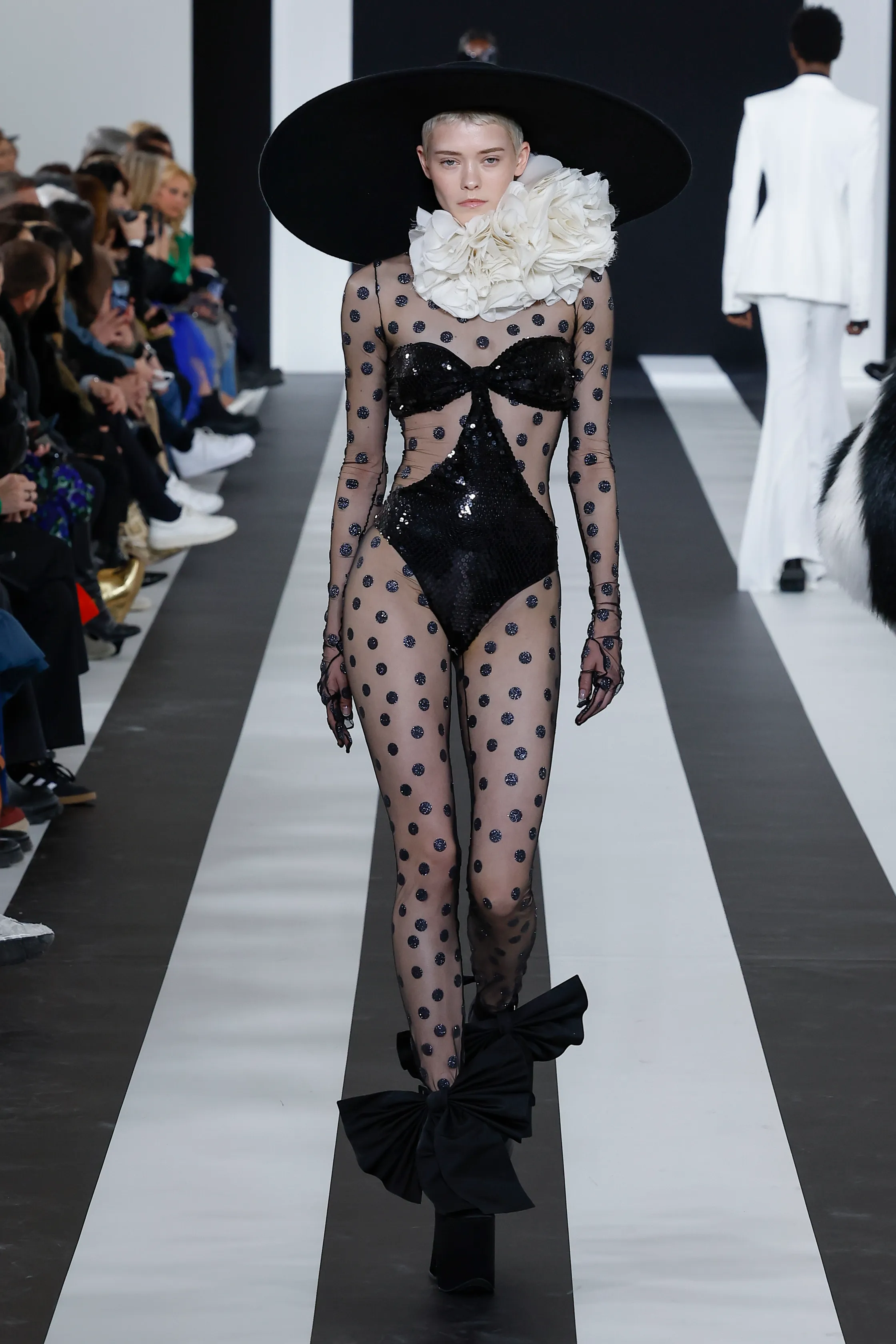 Платья-обманки, дебют Харриса Рида в <strong>Nina Ricci</strong> и роботы. Ключевые события пятого дня Недели моды в Париже