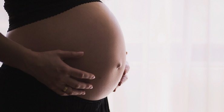 Этим аксессуаром за 835 000 000 тенге Рианна украшает свой беременный живот
