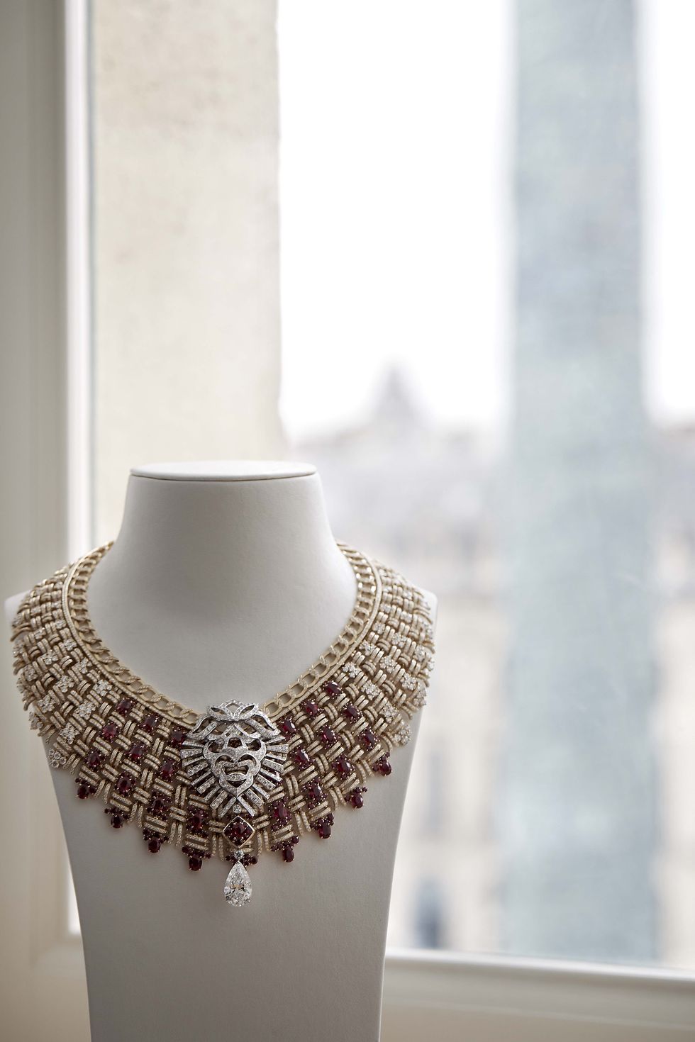 Запредельная красота: новая коллекция высокого ювелирного искусства Tweed de Chanel