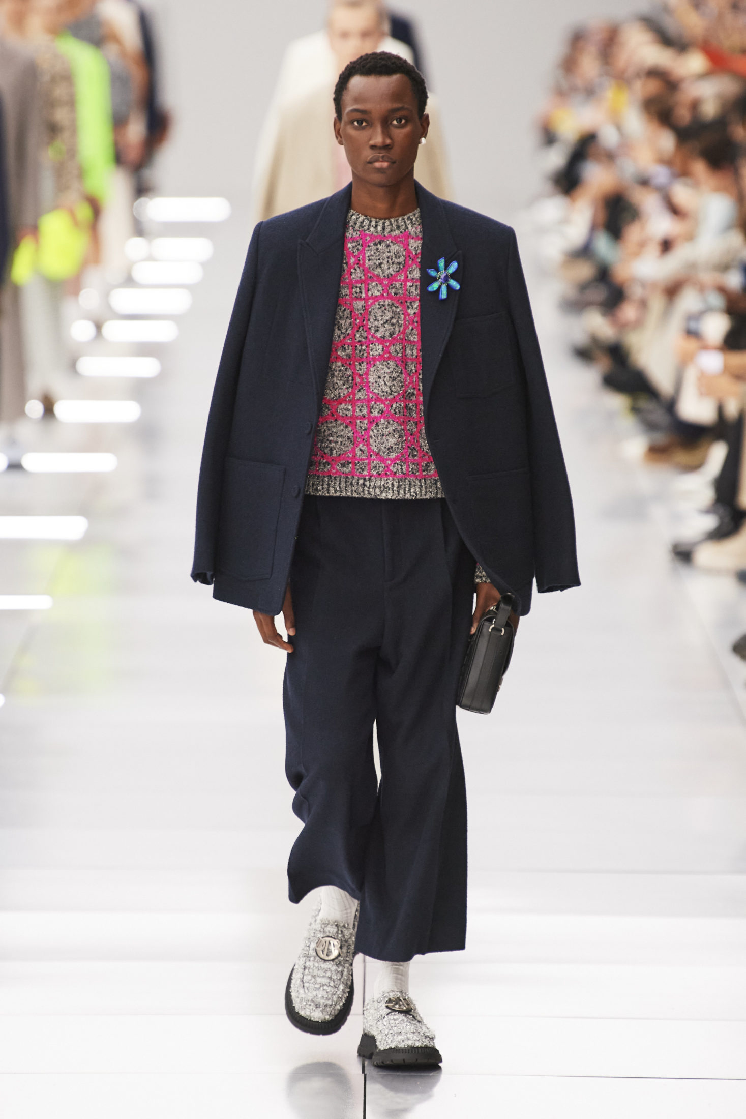 Камуфляж, кислотные оттенки и акварельные принты: Неделя мужской моды в Париже весна-лето 2024