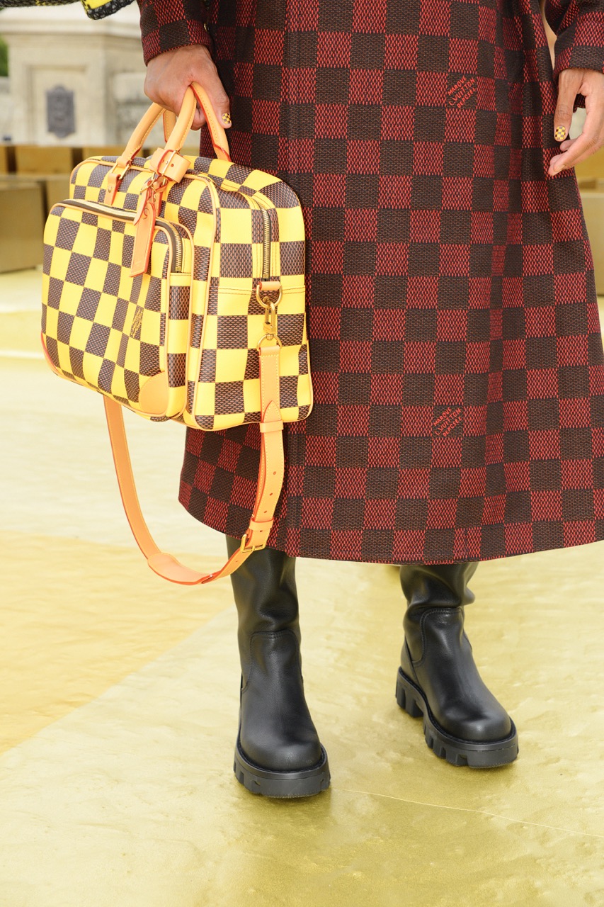 Камуфляж, шахматы и культ солнца: мужская коллекция Louis Vuitton весна-лето 2024 от нового креативного директора Фаррелла Уильямса