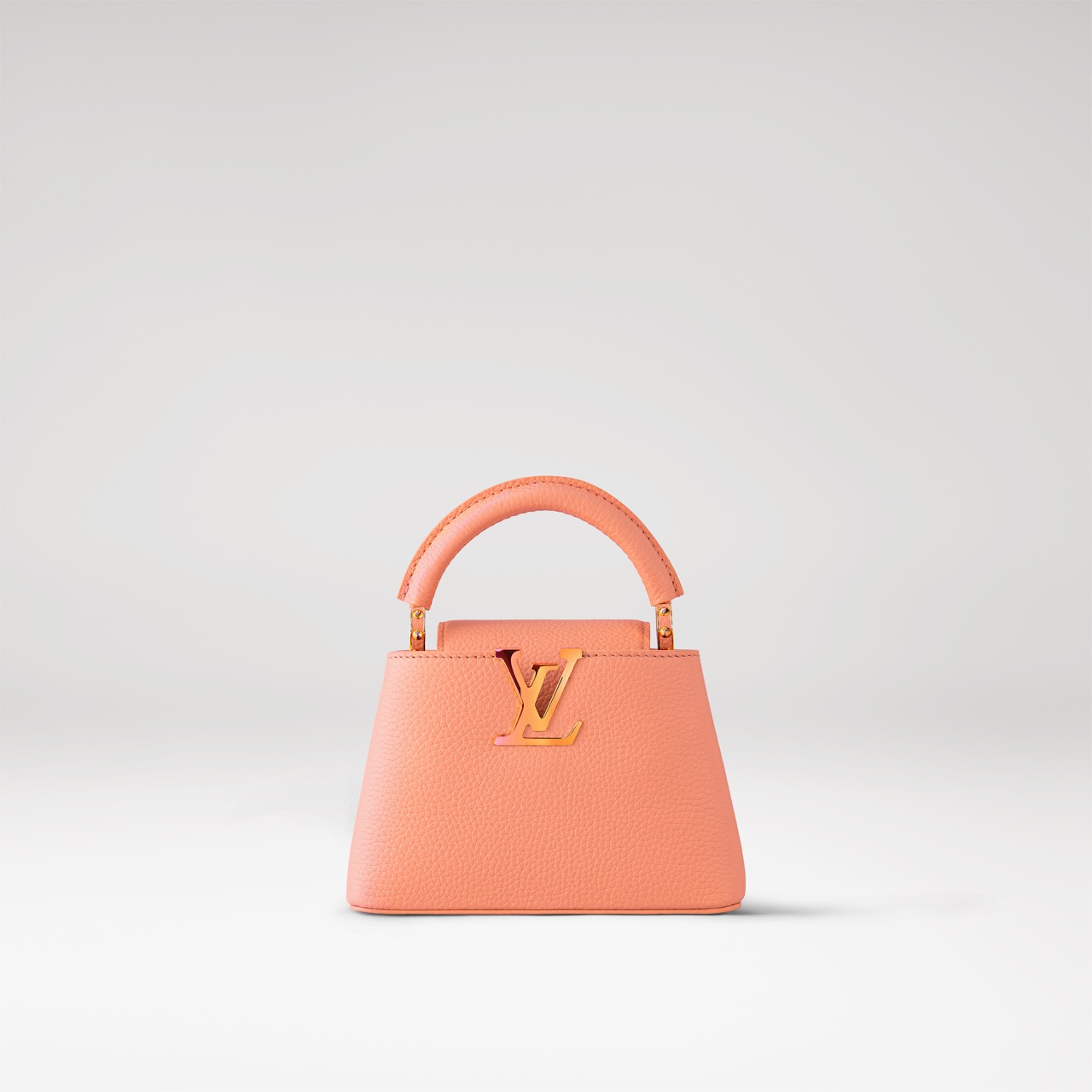 Культовая сумка Louis Vuitton Capucines — воплощение элегантности, стиля и истории французского Дома