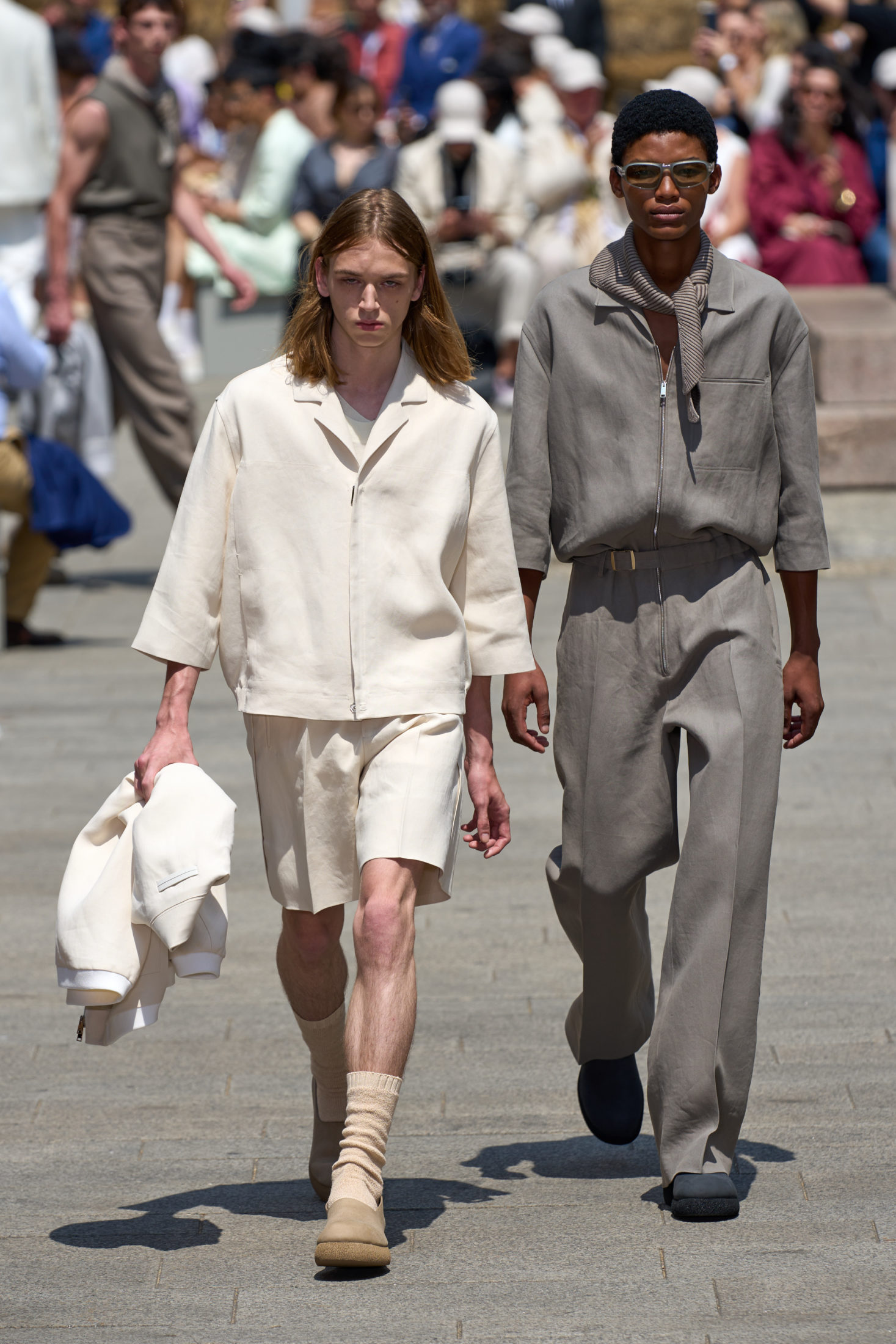 Винтажные акценты, китайские мотивы и юбки плиссе: четвертый день Недели мужской моды в Милане весна-лето 2024