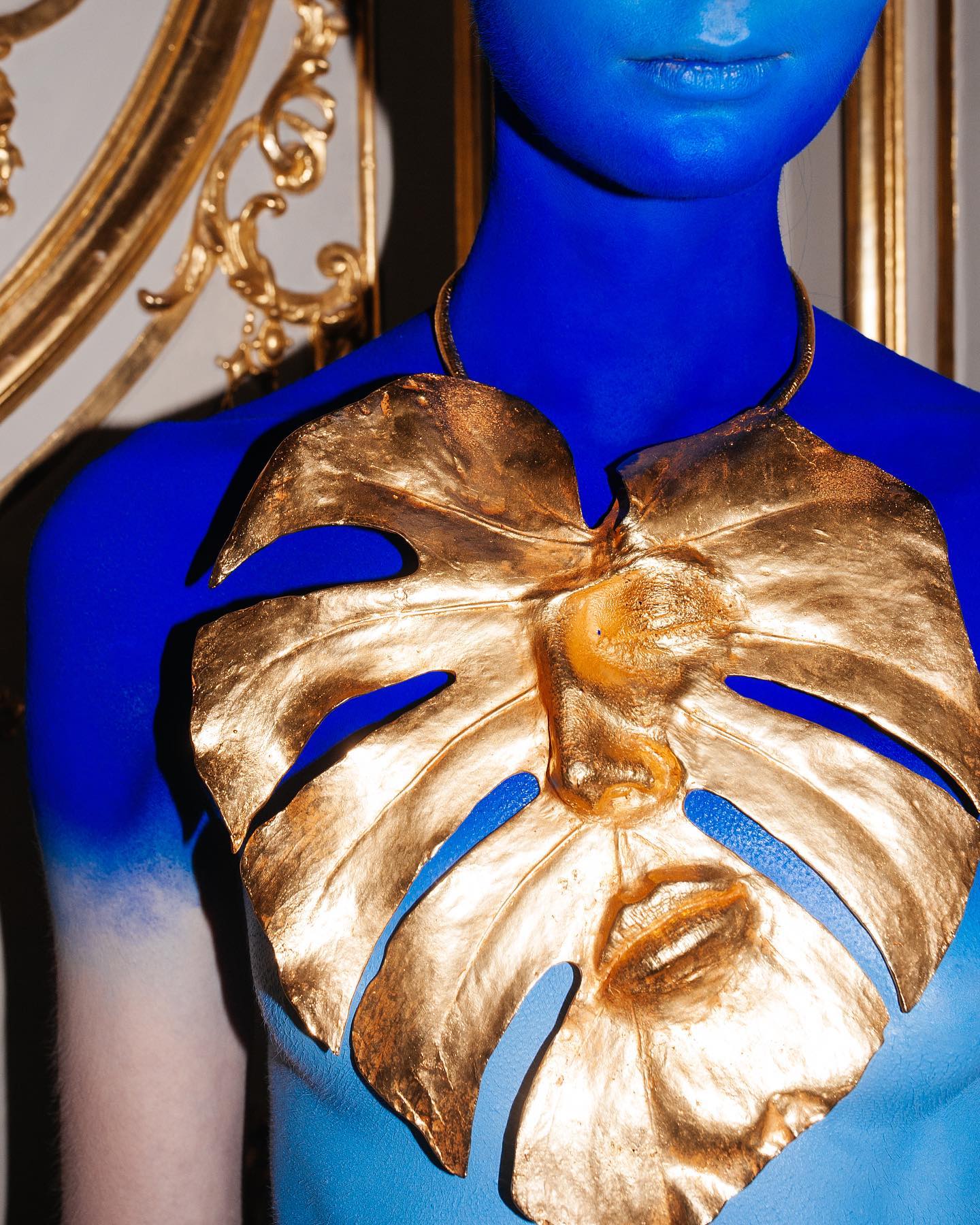 Бионический дизайн, сюрреализм и древние боги: Неделя высокой моды в Париже осень-зима 2023/2024