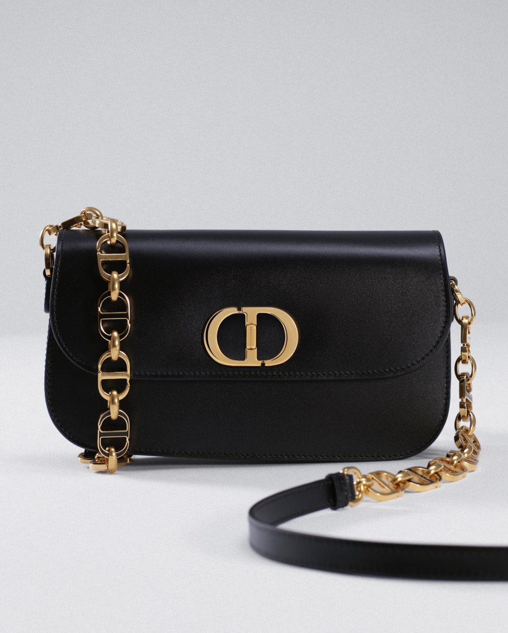 Легенды прошлого: сумка Dior 30 Montaigne Avenue выпущена в новом формате