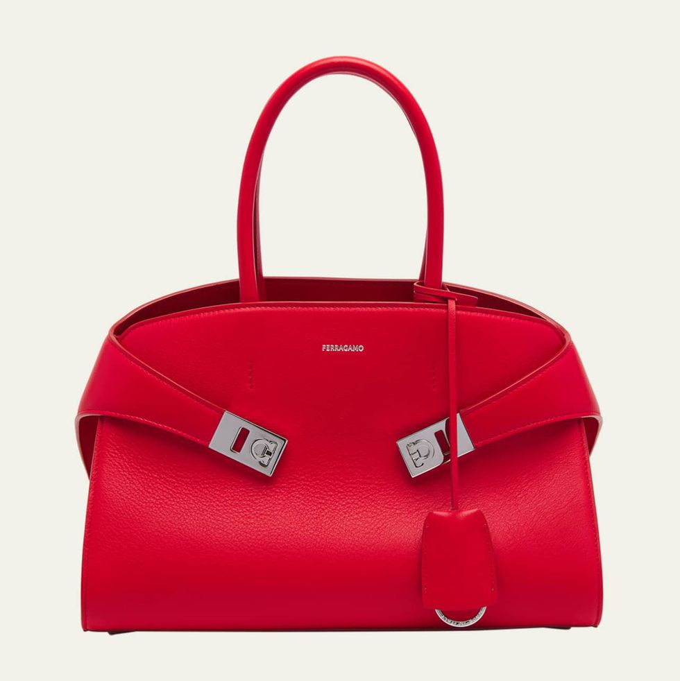 Красные дизайнерские сумки — вот, что вам нужно в новом сезоне