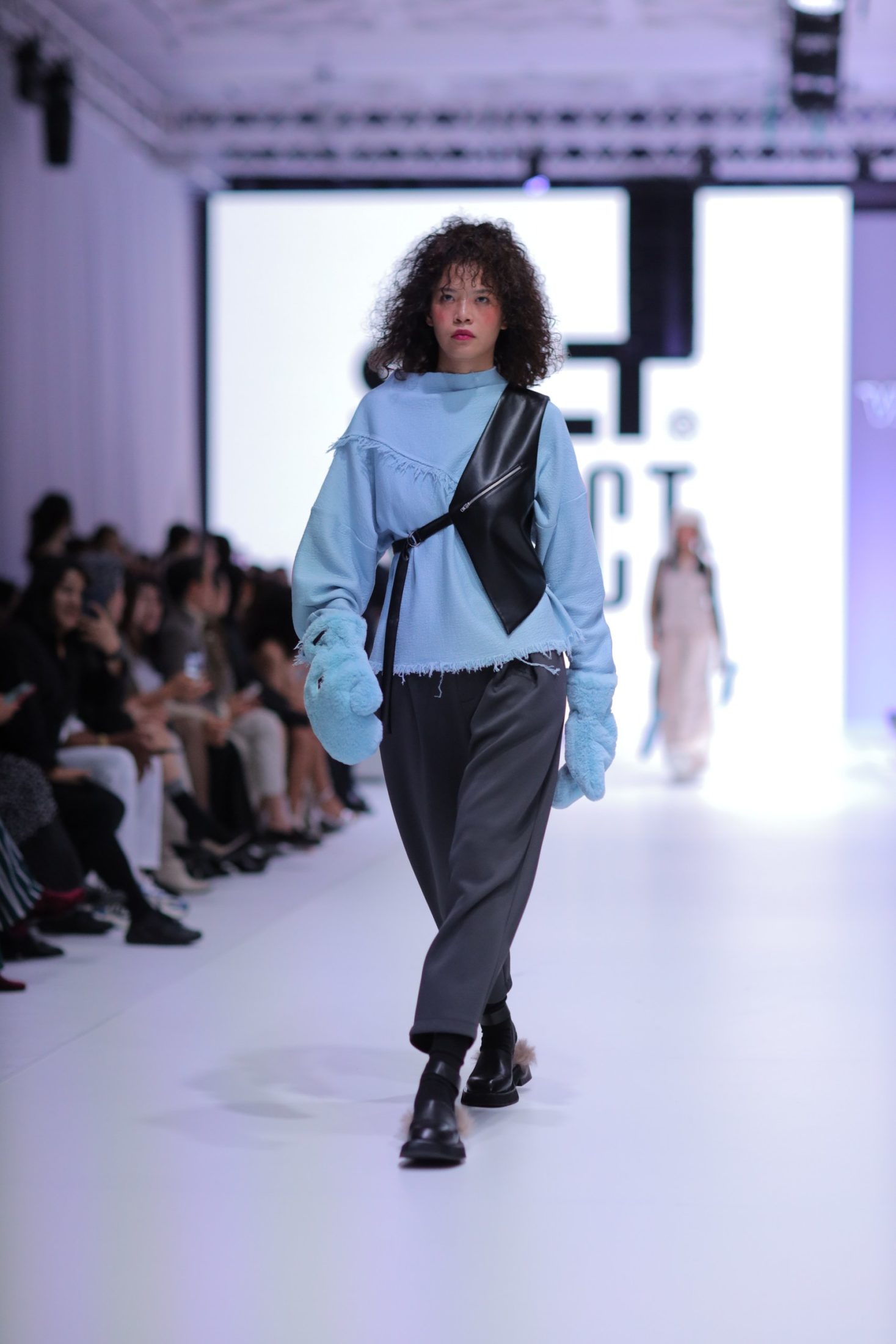 Женственность, экология и хаос: второй день Visa Fashion Week Almaty