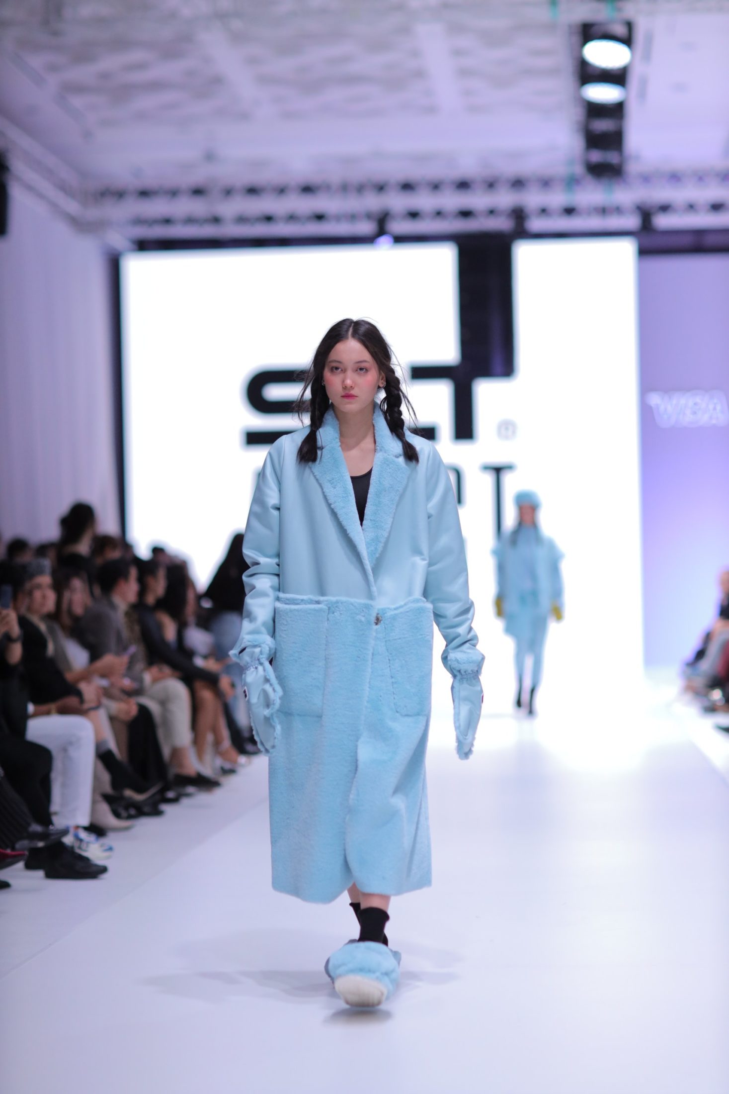 Женственность, экология и хаос: второй день Visa Fashion Week Almaty