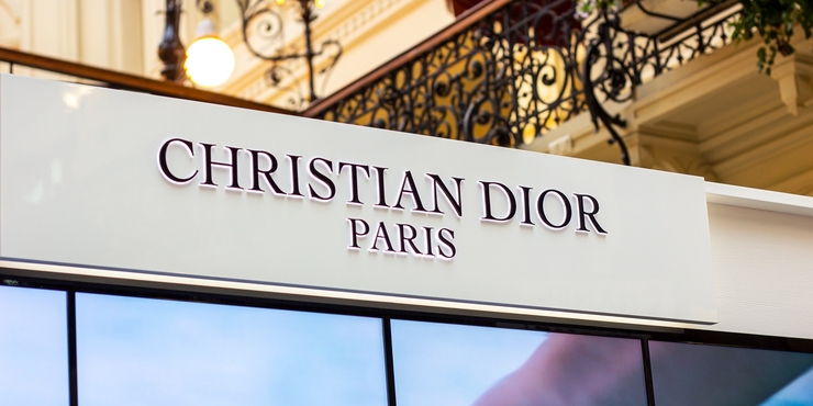 Все, что вам нужно знать о новом сериале про Кристиана Диора