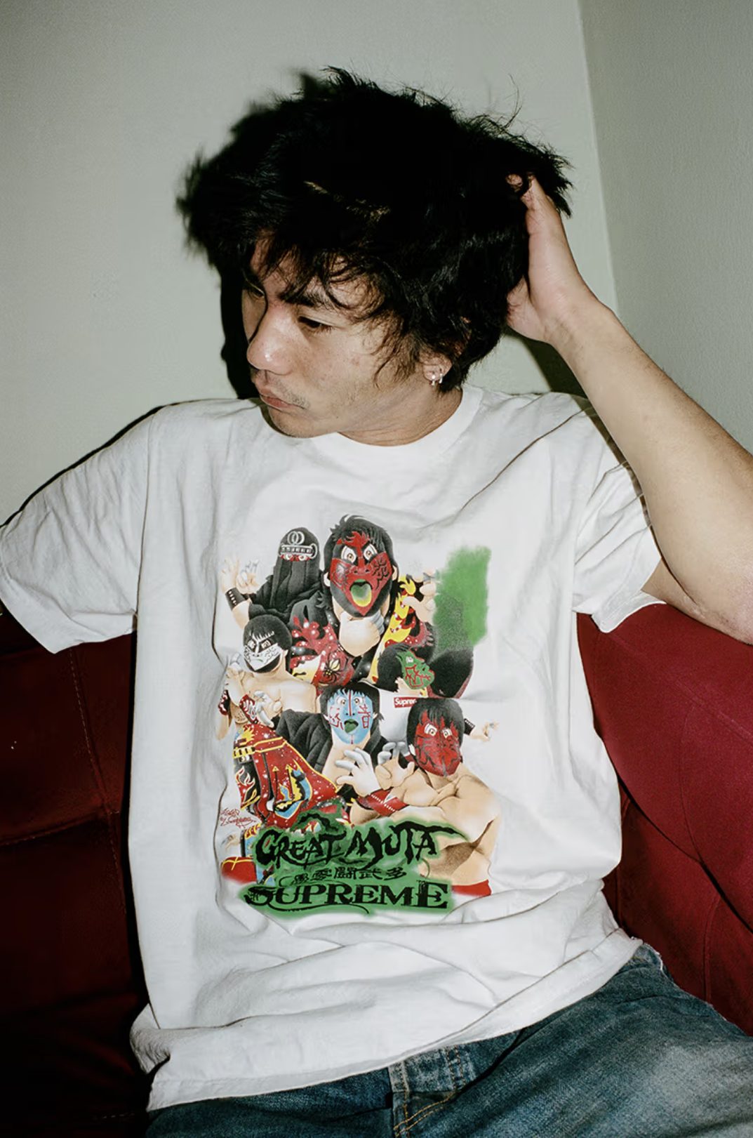 Supreme выпустили коллекцию провокационных футболок