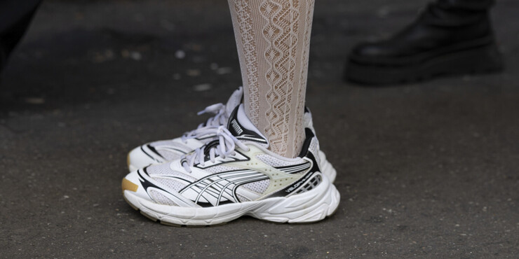 Неожиданный тренд: какие кроссовки будут в моде весной 2024 года (фото)