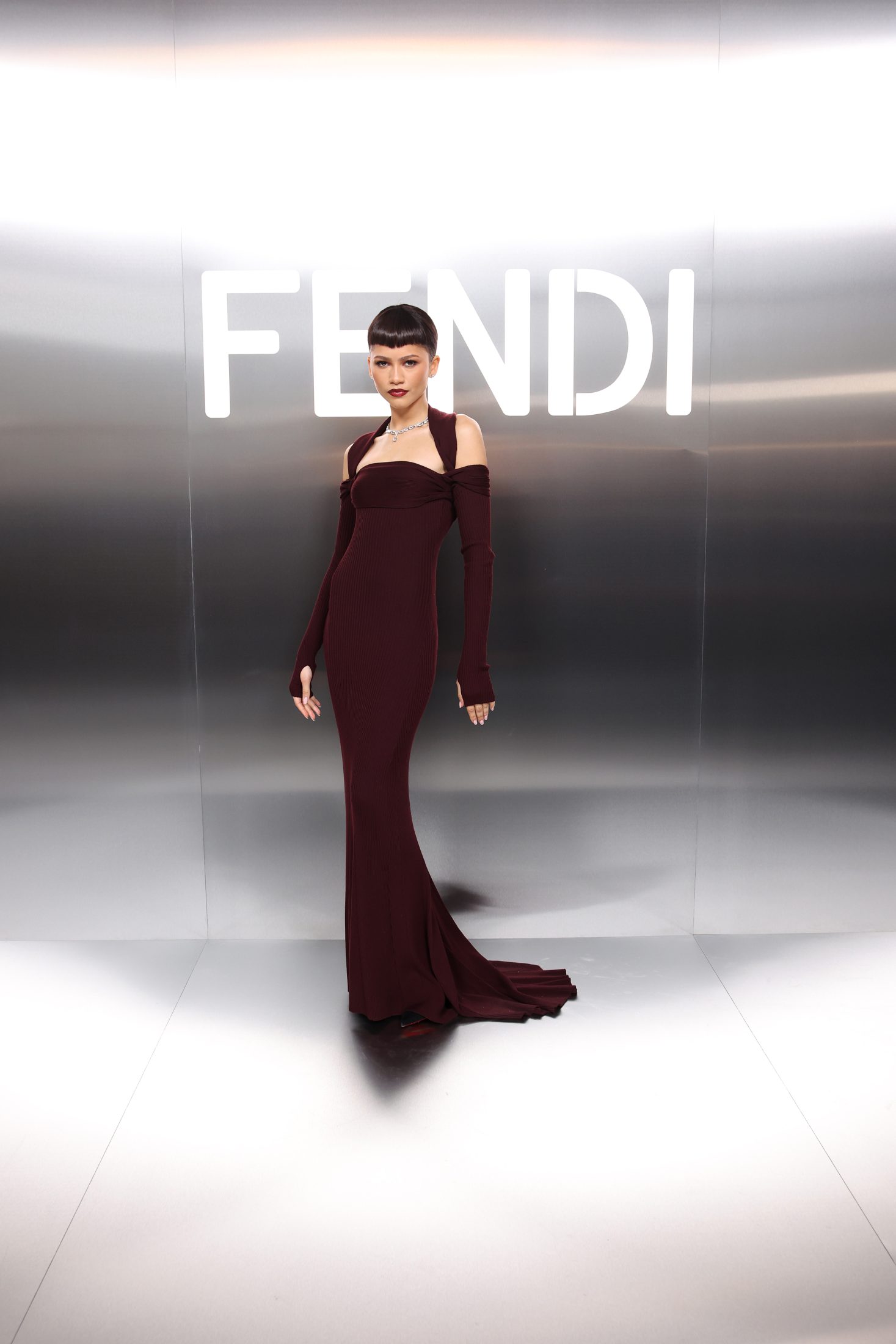 Смотрим, как Зендая затмила всех на кутюрном показе FENDI