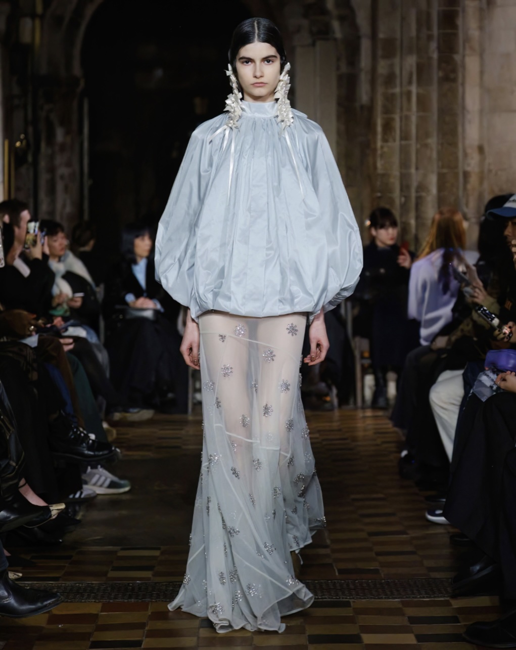 Цветы, драматизм и гиперболизация: Неделя моды в Лондоне осень-зима 2024