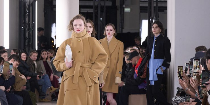 Провокация встречает французский шик: стартовала Неделя моды в Париже осень-зима 2024