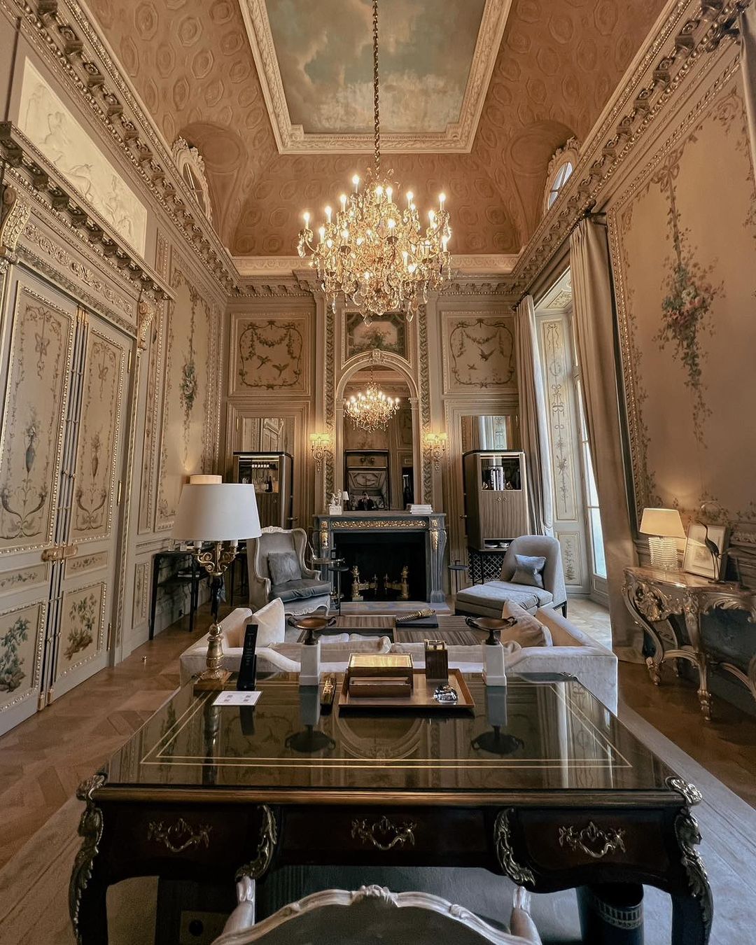 Версаль в миниатюре: самые роскошные отели в Париже