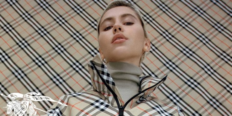 Новая коллекция Burberry «утопает» в культовой клетке Дома