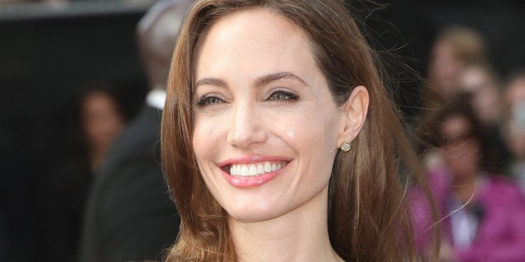 Анджелина Джоли дебютировала на «Оскаре — 2024» в качестве дизайнера