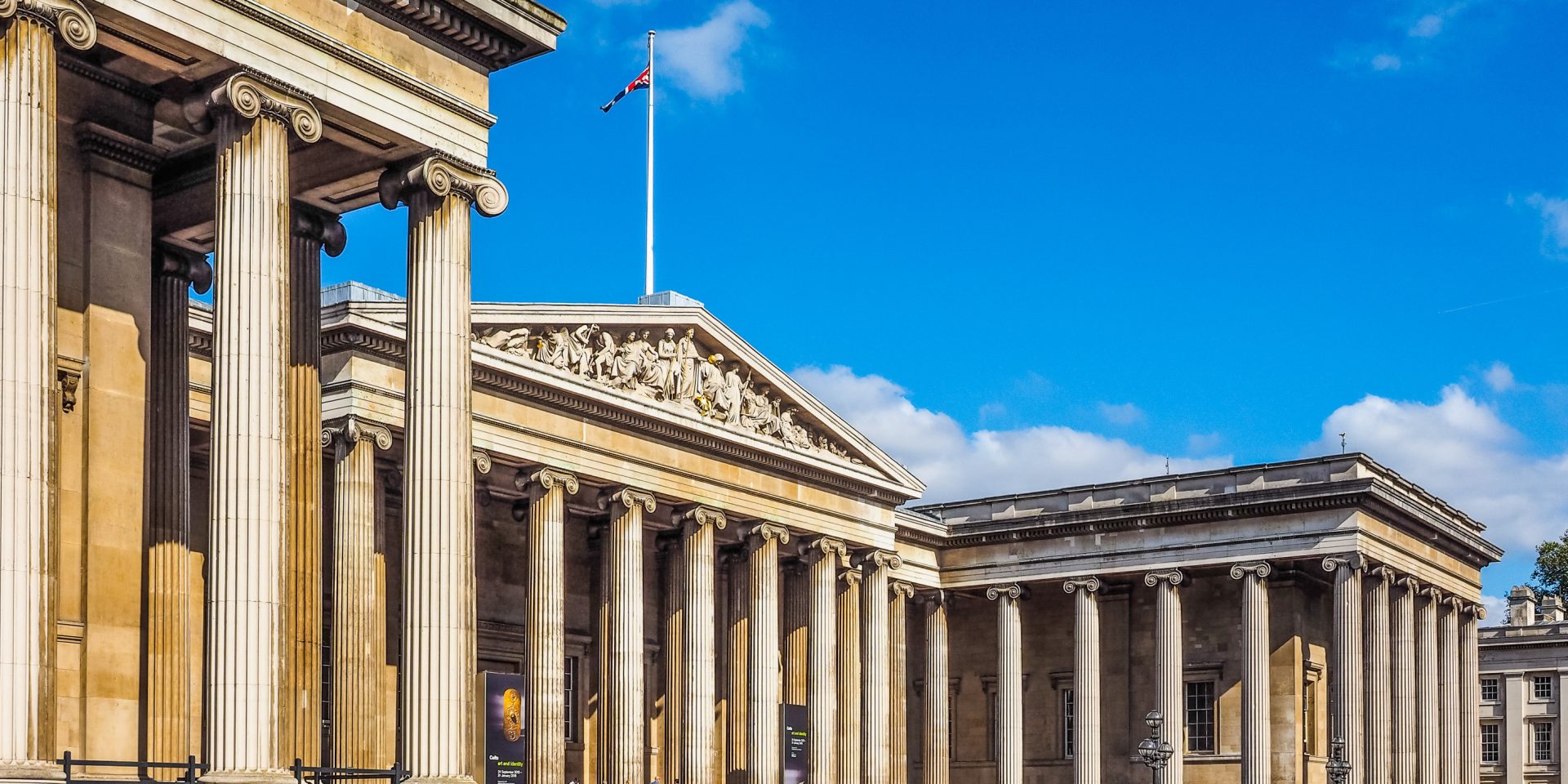 Британский музей подал в суд на бывшего куратора: тот украл более 1800 артефактов