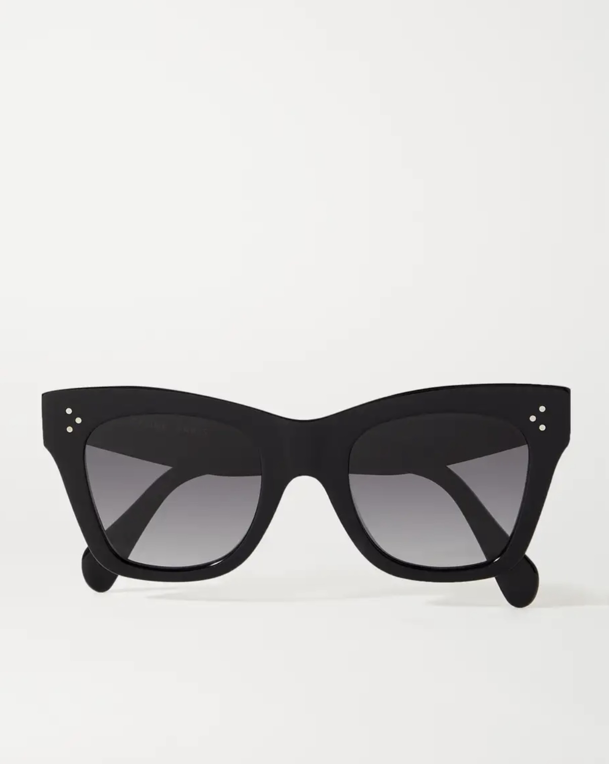 Где купить стильные черные солнцезащитные очки как у Маржан Отеген?