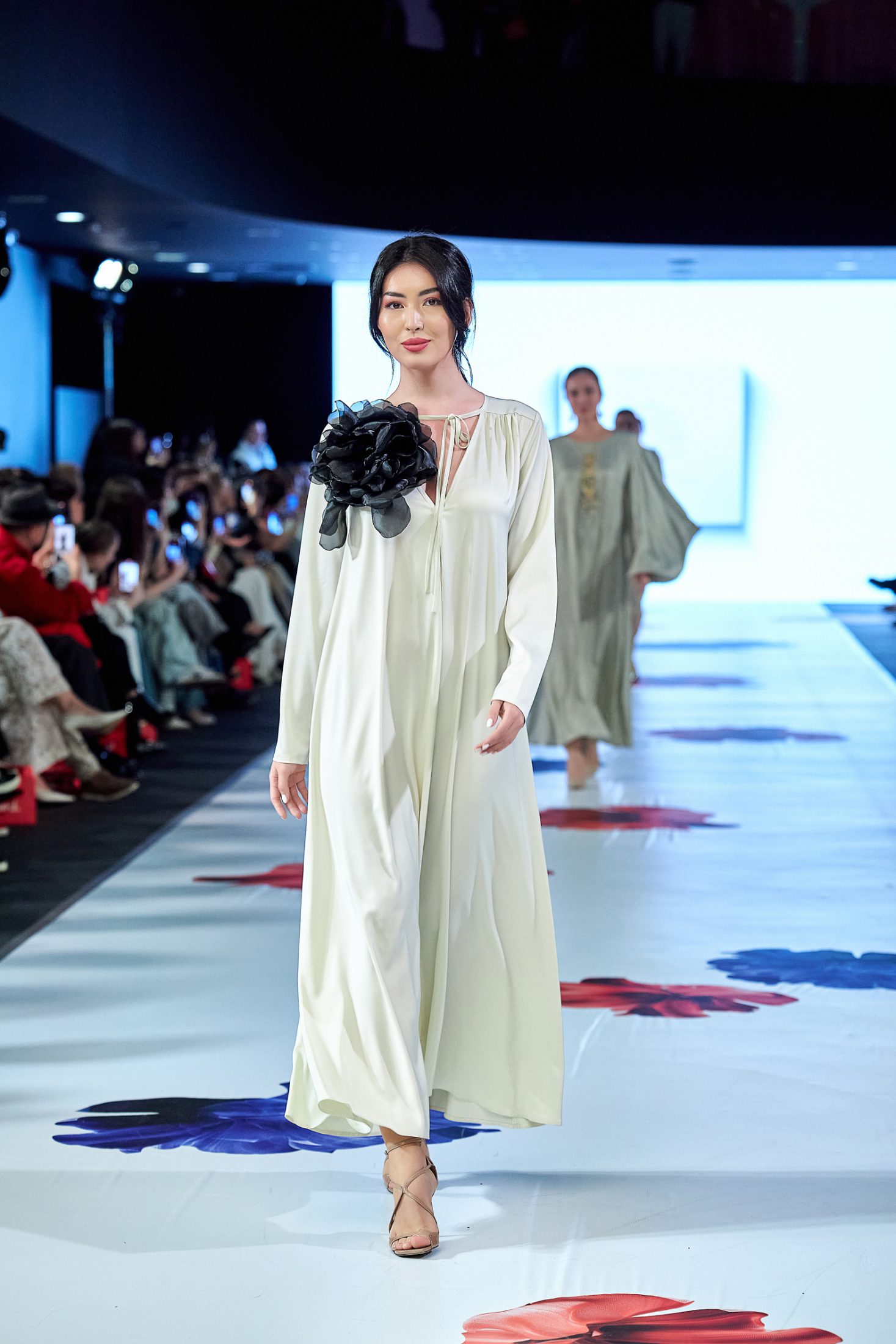 Национальные элементы, лошади и ненавязчивая деконструкция: второй день Kazakhstan Fashion Week