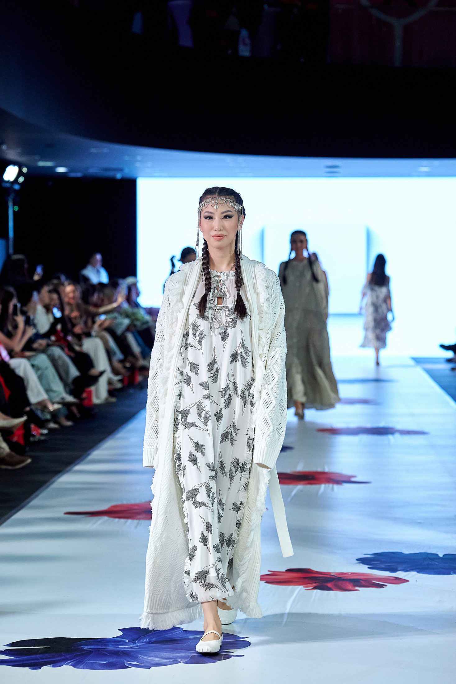 Национальные элементы, лошади и ненавязчивая деконструкция: второй день Kazakhstan Fashion Week