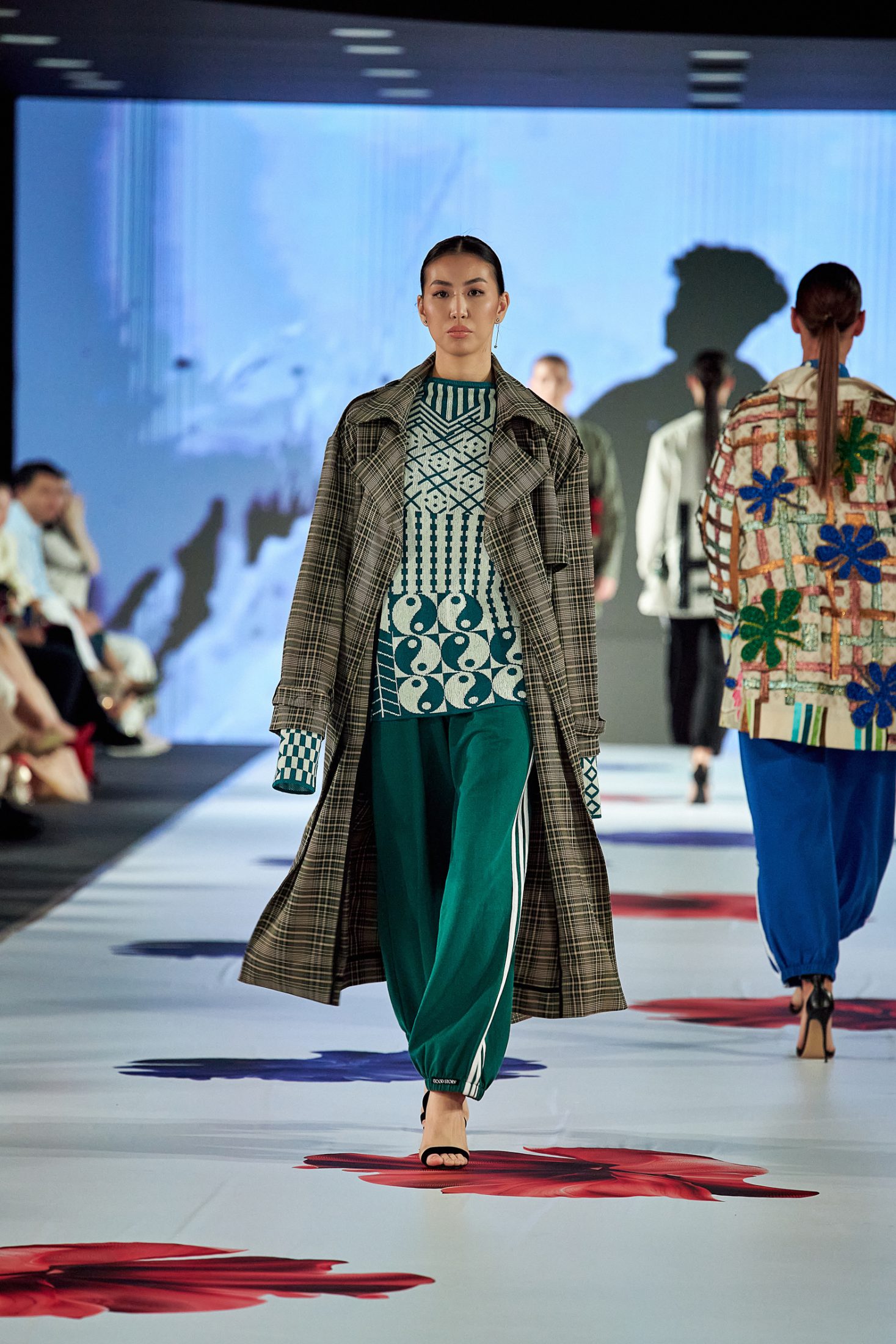 Этнические орнаменты, эволюция и старые сказки: первый день Kazakhstan Fashion Week