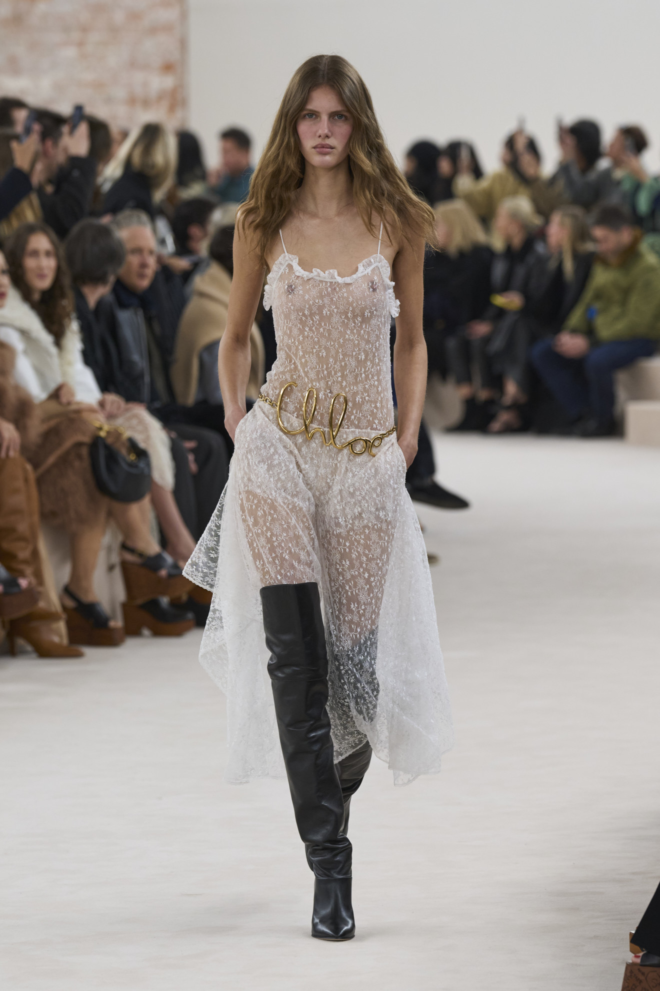 Самый смелый тренд: «голое» платье в стиле Кейт Мосс