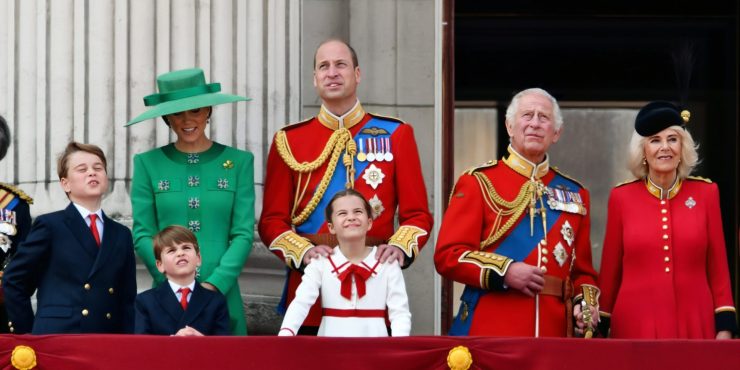 Эксперты: королевская семья переживает самый большой кризис с 1936 года
