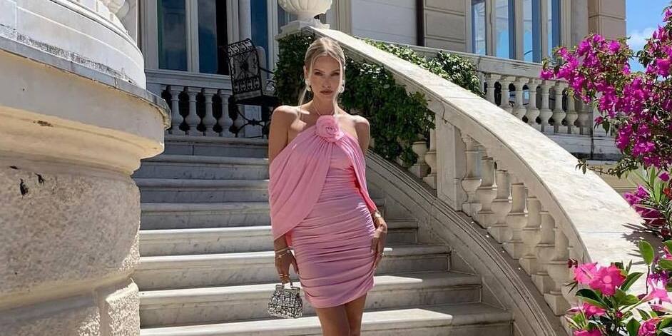 Где найти необычное розовое платье как у Леони Ханне?
